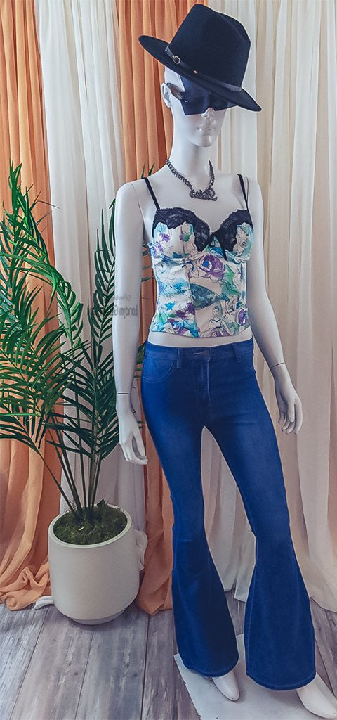 Rock my world in these two tone classic stylish Fedora Felt Hat features a wide Brim, leather belt with buckle panama style. Ready to turn head? Can be worn with any of our jeans from the Jeans out denim Collection a bustier/crop top with heels to bring out that fashionable fashionista in you.