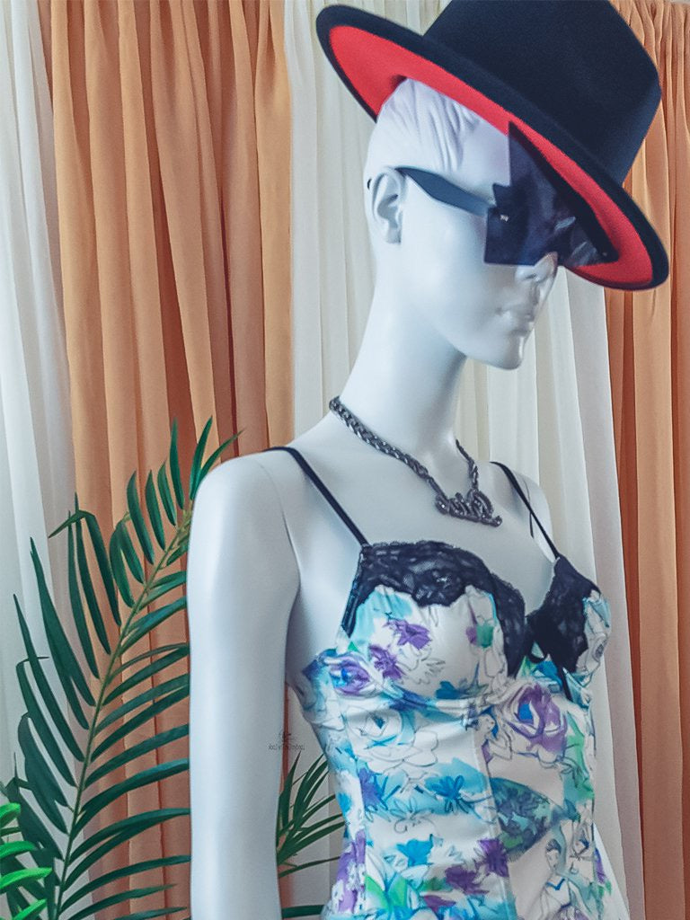 Rock my world in these two tone classic stylish Fedora Felt Hat features a wide Brim, leather belt with buckle panama style. Ready to turn head? Can be worn with any of our jeans from the Jeans out denim Collection a bustier/crop top with heels to bring out that fashionable fashionista in you.