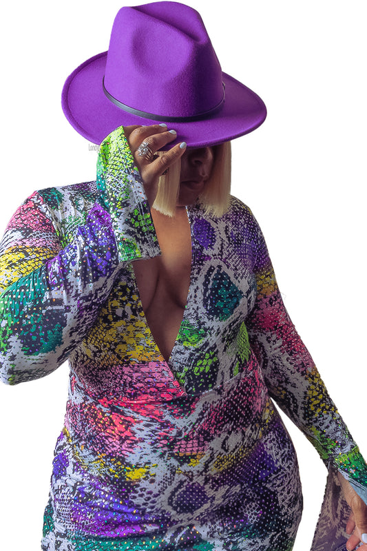 Rock my world in these two tone classic stylish Fedora Felt Hat features a wide Brim, leather belt with buckle panama style. Ready to turn head? Can be worn with any of our jeans from the Jeans out denim Collection a bustier/crop top with heels to bring out that fashionable fashionista in you.