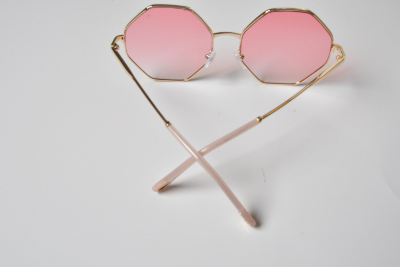 Shady Londyn Oversize Iconic Sunglasses for women, The latest sunglasses fashion trends, stylish vintage shade, Classic Fit, with UV 400 