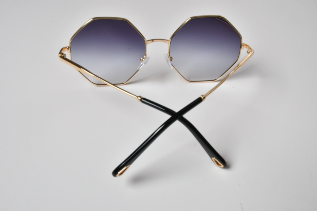Shady Londyn Oversize Iconic Sunglasses for women, The latest sunglasses fashion trends, stylish vintage shade, Classic Fit, with UV 400 