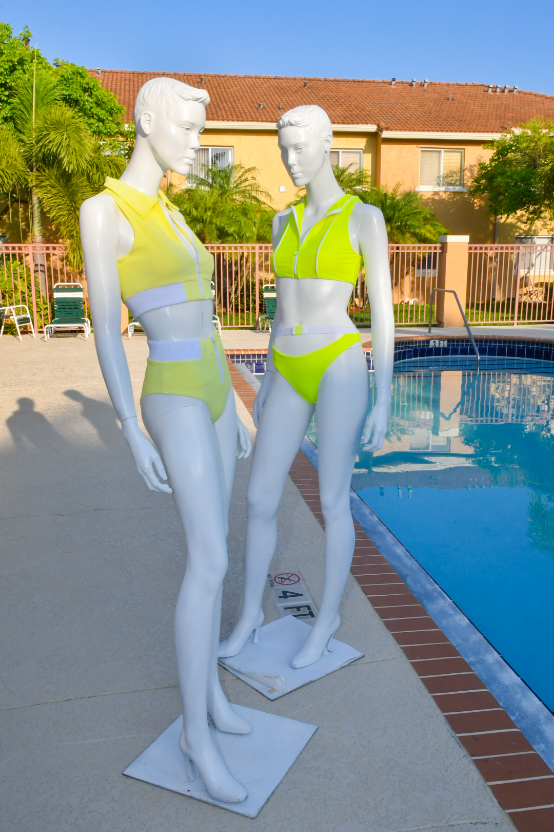 Zipper Bikini Swimsuit Featuring Front Zipper Crop Top Detail Collar, ﻿Sleeveless Paired with Zipper Front High Waist Bikini Bottom